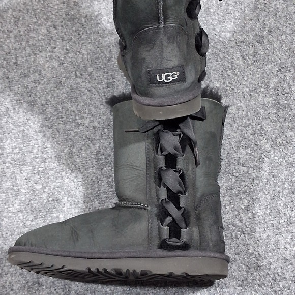 UGG Boots Short Black Lace Faux Fur Lined Girls Size 3 - Picture 5 of 9